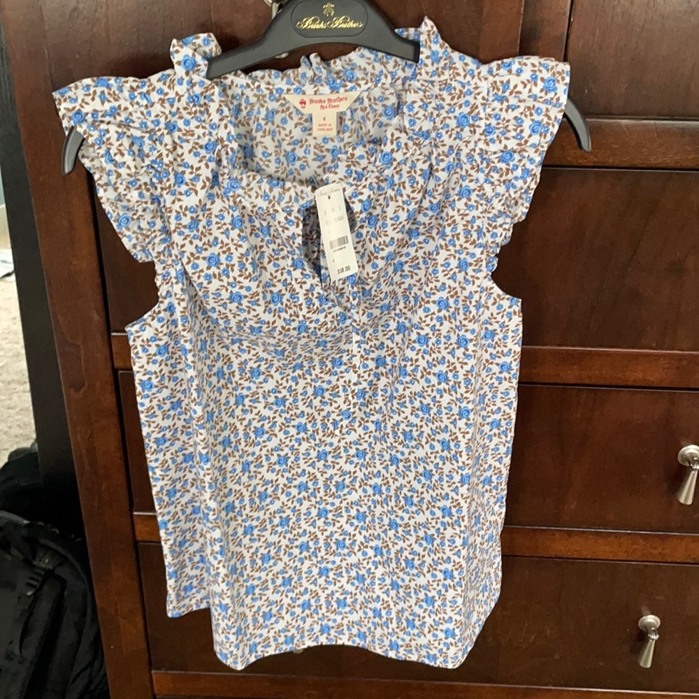 Brooks Brother’s Red Fleece women’s top. Size 4.